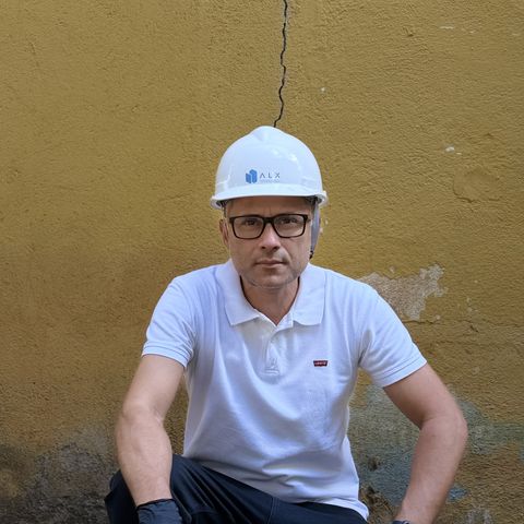 Alex Silva, engenheiro civil, em vistoria
